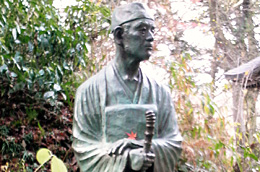 中尊寺の芭蕉像