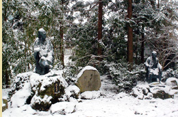 立石寺　芭蕉（左）・曾良（右）像